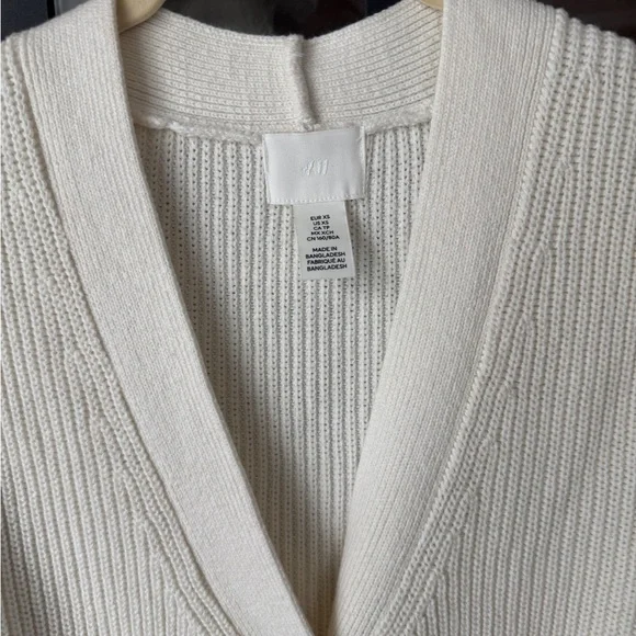H&M sweater vest ribbed knit cream metal buttons gold sleeveless top - Picture 3 of 6